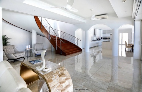 Upper Prince's Quarter Casa | Villa Amalia
