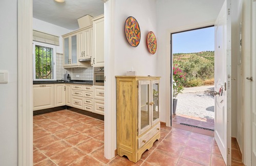 Sayalonga Villa | Villa 'Amapola' con vistas al mar, piscina privada y Wi-Fi