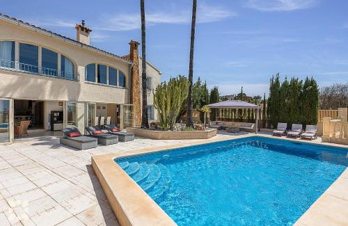 La Canuta Villa | Villa Amar by Abahana Villas