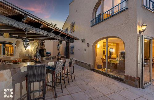 La Canuta Villa | Villa Amar by Abahana Villas