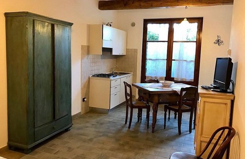Massa Marittima Casa | Villa Amarena M: A graceful studio apartment in the characteristic style of the Tuscan countryside, with Free WI-FI.