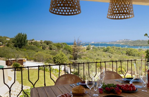 Arzachena Villa | Villa 'Amata' con vistas al mar, Wi-Fi y aire acondicionado