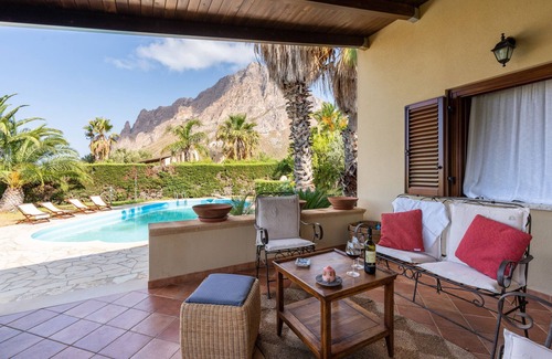Custonaci Villa | Villa 'Encanto con piscina' con vistas al mar, Wi-Fi y aire acondicionado
