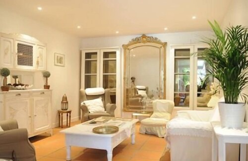 Anatole France Casa | Villa Ambrosia