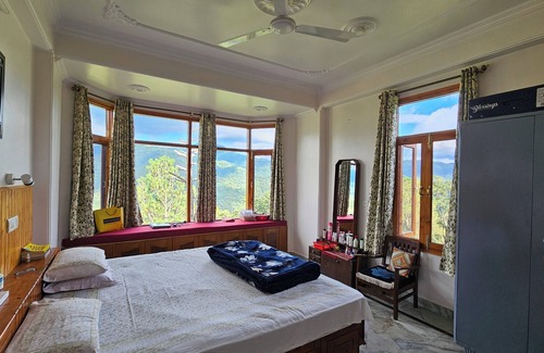 Shimla Otro | Villa amidst the mountains of Himachal Pradesh, just 10km away from Shimla.