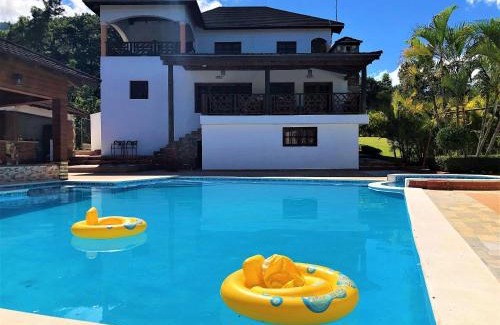 La Vega Province Casa | Villa Amila By Hospedify Hermosa Villa para 20 personas y a 4 minutos del Río de Jarabacoa