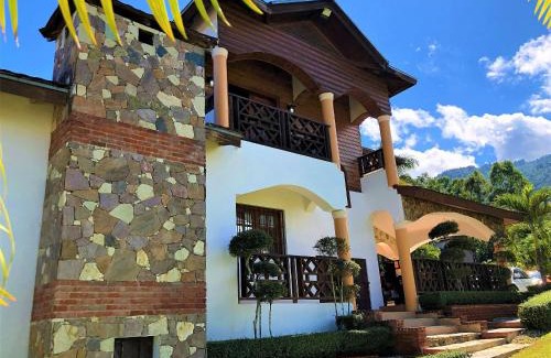 La Vega Province Casa | Villa Amila By Hospedify Hermosa Villa para 20 personas y a 4 minutos del Río de Jarabacoa