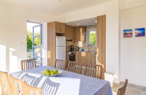 Polis Villa | Villa Ammoyiali en la playa - una gran villa moderna con capacidad para 8 personas en 4 habitaciones