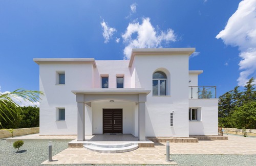 Polis Villa | Villa Ammoyiali en la playa - una gran villa moderna con capacidad para 8 personas en 4 habitaciones