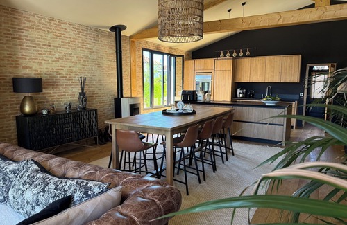 Cauderan Villa | Villa and outbuilding with pool and garden