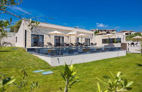 Vizinada Villa | Villa Andrea Double or Twin Rooms with pool, balcony and parking