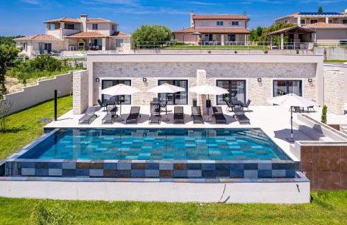 Vizinada Villa | Villa Andrea Double or Twin Rooms with pool, balcony and parking