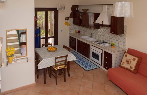 Macari Villa | Villa Anemos Stella vista al mar con jardín y barbacoa.