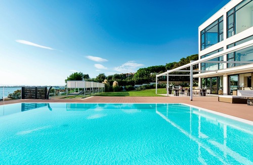 Plemmirio Villa | Villa con piscina climatizada en Siracusa, Sicilia, Italia para 8 personas