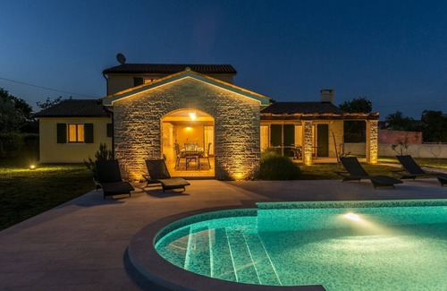 Hrboki Villa | Villa Anita in Hrboki with Private Pool and Fenced Garden
