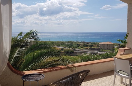 Fuscaldo Apartamento | Villa Anna - Apartment with a stunning sea view just minutes from the beach