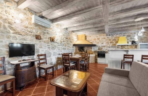 Antonci Villa | Villa Antonci 18, pool, 3 houses, jacuzzi, private