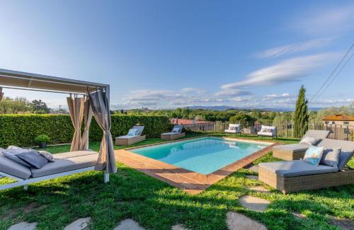 SantʼAndrea di Compito Villa | Villa Aperitivo, Romantic and Panoramic Stone Farm