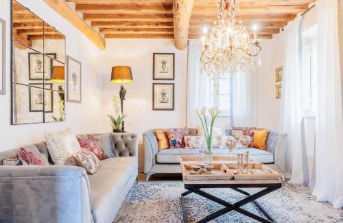 SantʼAndrea di Compito Villa | Villa Aperitivo, Romantic and Panoramic Stone Farm