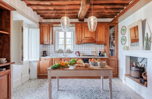 SantʼAndrea di Compito Villa | Villa Aperitivo, Romantic and Panoramic Stone Farm