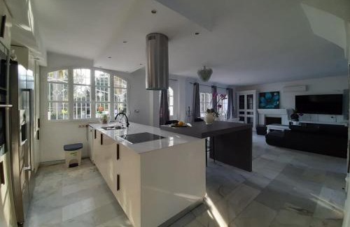 Nueva Milla de Oro Villa | Villa Aqua prívate six suite bedrooms with large pool