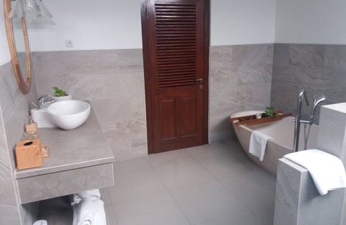 Colomadu Casa | Villa Aquin