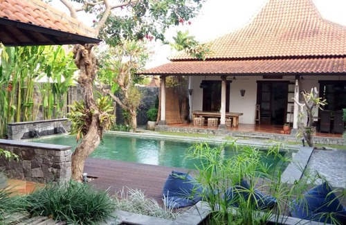 Colomadu Casa | Villa Aquin