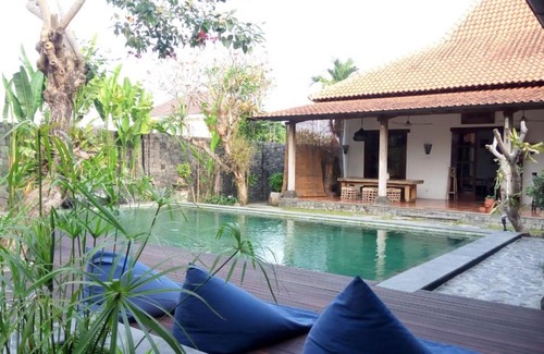 Colomadu Casa | Villa Aquin