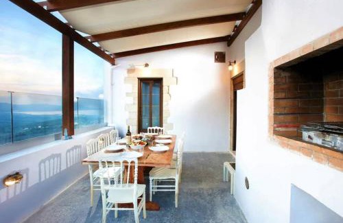 Filaki Villa | Villa Archontiki, with rooftop pool and stunning panoramic views!
