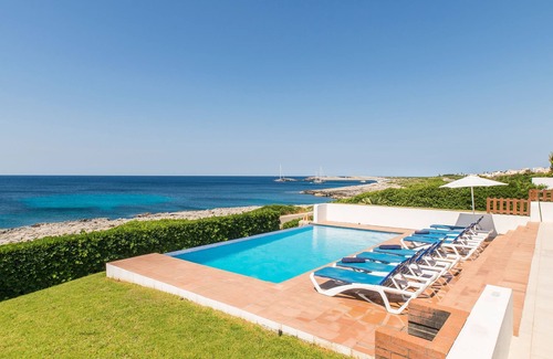 Sant Lluis Villa | Villa 'Arcola' con vistas al mar, Wi-Fi y aire acondicionado