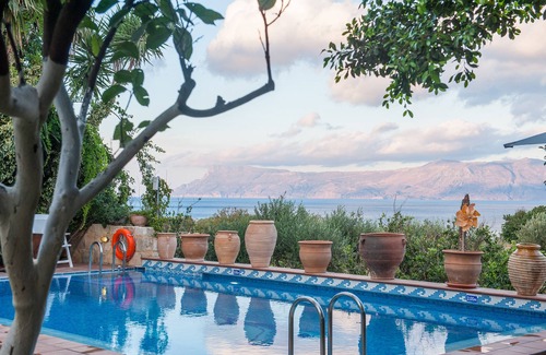Kaliviani Villa | VILLA ARHONTARIKI LUJO- PRIVACIDAD