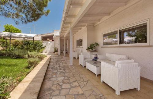Torre Lapillo Villa | Villa Ariel by BarbarHouse
