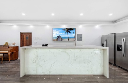 Ojus Casa | Villa Arielle-Modern 1 Acre Villa w/Pool & Gameroom