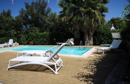 Selva di Fasano Apartamento | Villa Arisa with pool