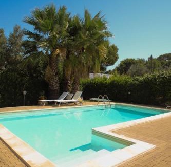Selva di Fasano Apartamento | Villa Arisa with pool