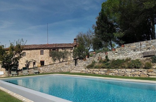 Castellina in Chianti Casa | Villa Arnica B: Una encantadora casa de campo rodeada de viñedos y olivares.