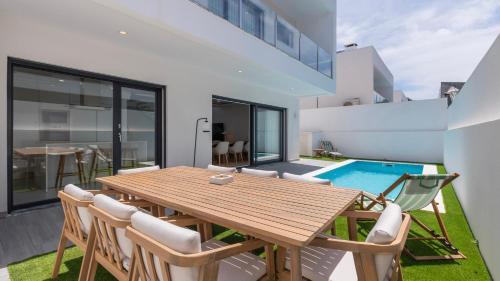 Charneca de Caparica e Sobreda Villa | Villa Aroeira with Pool by LovelyStay