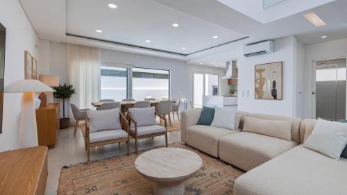 Charneca de Caparica e Sobreda Villa | Villa Aroeira with Pool by LovelyStay