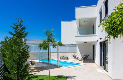 Linardici Villa | Villa Arta