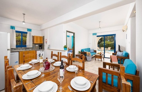 Agios Georgios Pegeias Villa | Villa Artemis - Cuatro Habitaciones Villa, Capacidad 9
