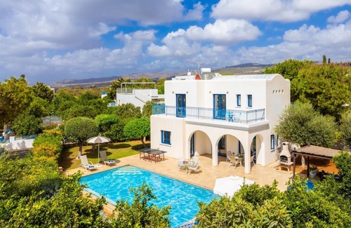 Agios Georgios Pegeias Villa | Villa Artemis - Cuatro Habitaciones Villa, Capacidad 9