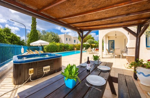 Agios Georgios Pegeias Villa | Villa Artemis - Cuatro Habitaciones Villa, Capacidad 9