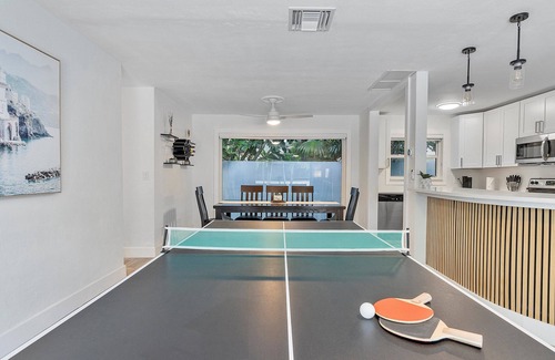 Lauderdale Beach Villa | ※ Villa Atlantico ※ 3BR Beach house with a pool and a game-room
