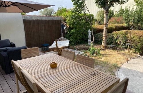 Aytre Casa | Villa au Calme Dans un Écrin de Verdure