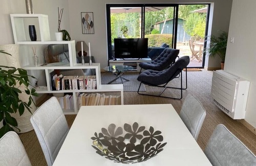 Aytre Casa | Villa au Calme Dans un Écrin de Verdure