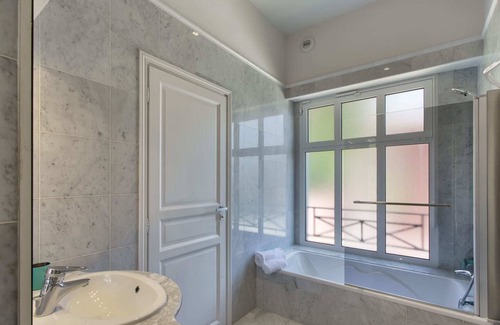 La Turbie Apartamento | Villa Augusta - Four Bedroom Apartment, Sleeps 8