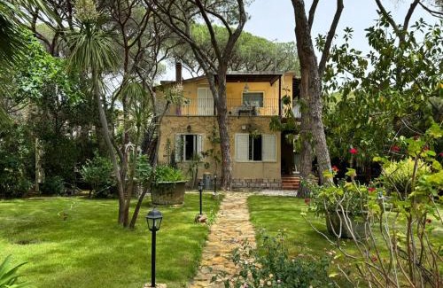 Santa Margherita di Pula Apartamento | Villa Aurelia, 70m from the sea
