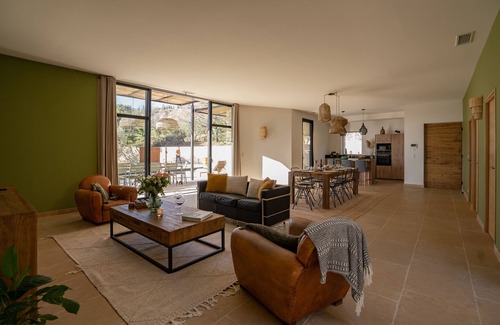 Gordes Villa | Villa AVA, heated pool & exceptional view, 5 min walk from Gordes