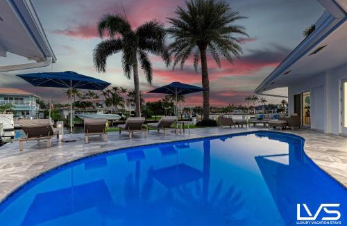 Bermuda Riviera Casa | Villa Azul Coastal Oasis 5 Min Walk to Beach and Waterfront
