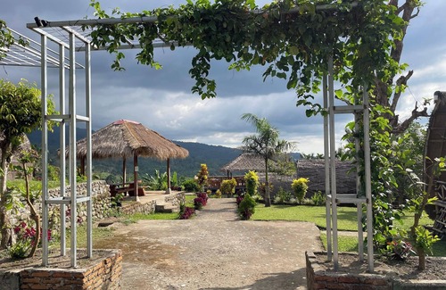 Bayan Villa | Villa Bambu Rinjani & Restaurant